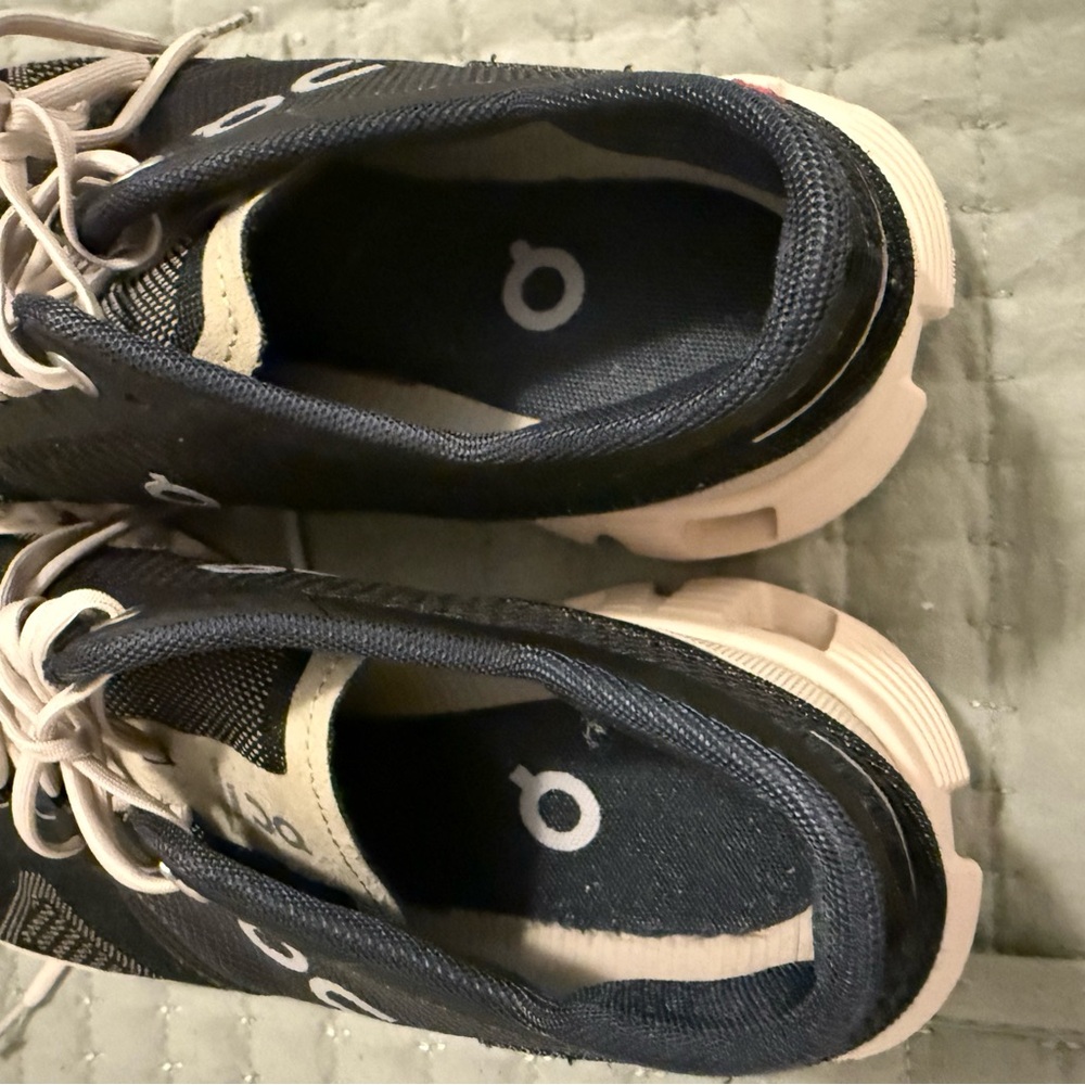 On Running Women’s Black and White Athletic Shoes - Picture 4 of 12